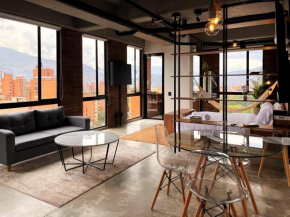 Modern Loft with Balcony in Laureles